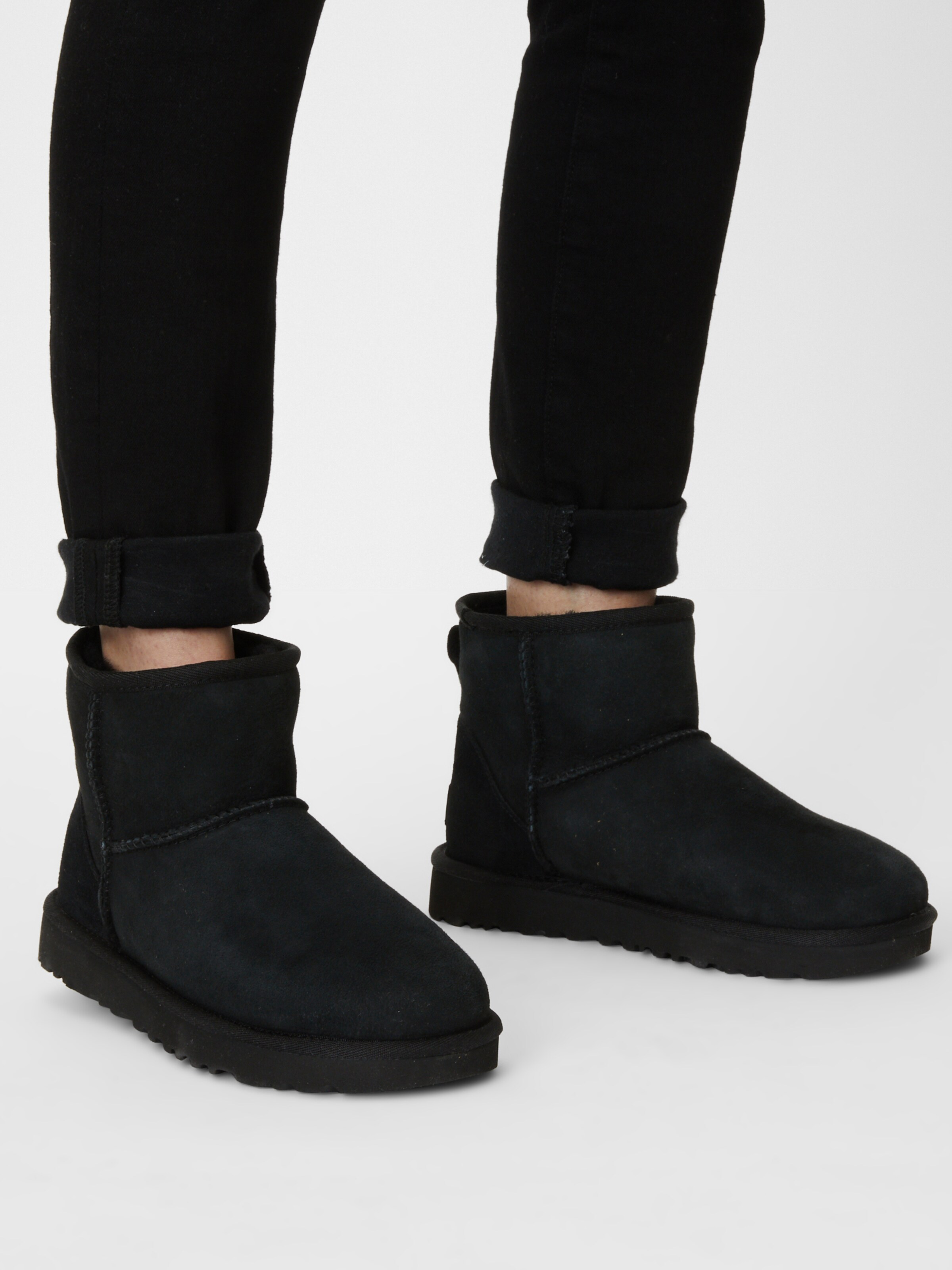UGG Boots 'Classic Mini II' in Zwart | ABOUT YOU