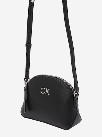 Regular Geantă de umăr 'Daily' de la Calvin Klein pe negru