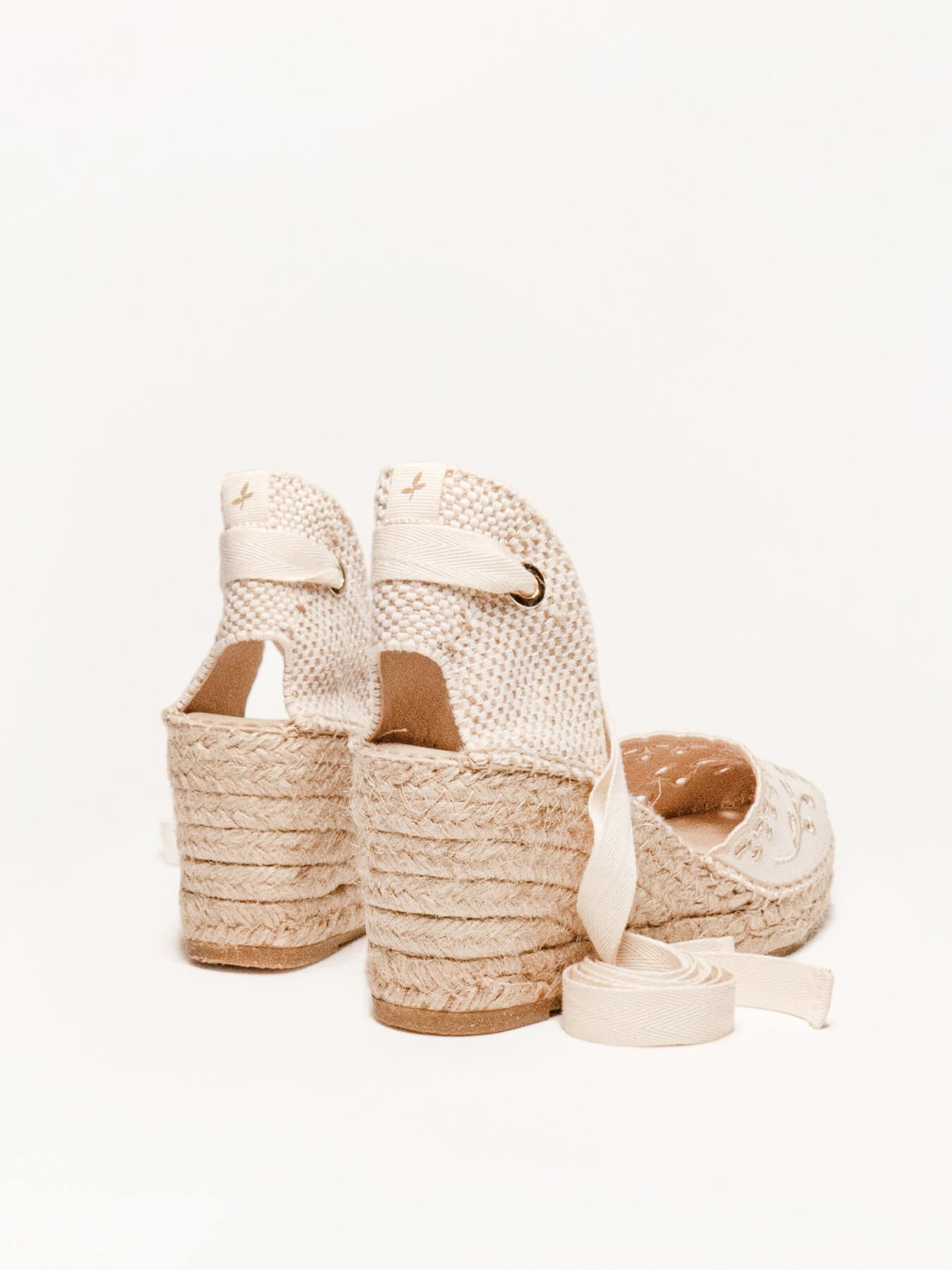 Sandalo 'Alpargata Cuña 7 cm' di Alhamas in beige