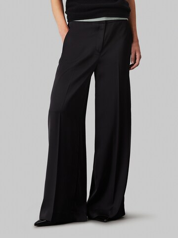 Wide leg Pantaloni con piega frontale di Calvin Klein in nero: frontale