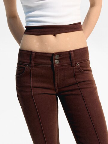 Bershka Bootcut Jeans in Bruin