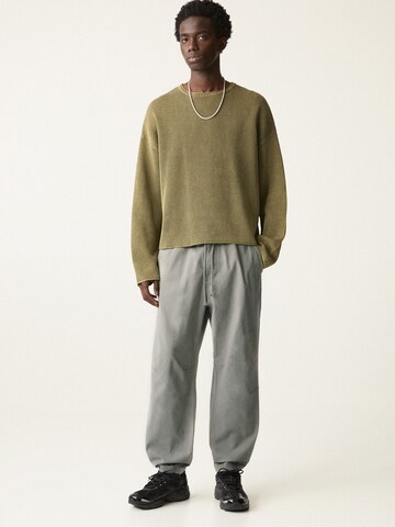 Pull&Bear Tapered Nadrág - szürke
