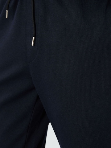Tommy Life Regular Trousers in Black