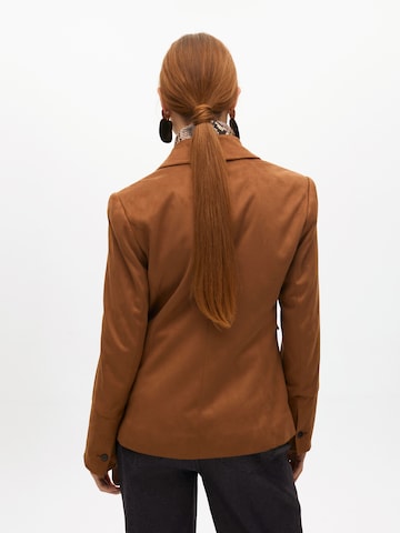 Lola Casademunt Blazers in Bruin