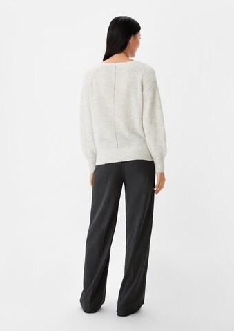 Pull-over COMMA en gris : derrière