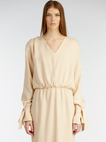 KAN - Vestido 'OYSTER' en beige