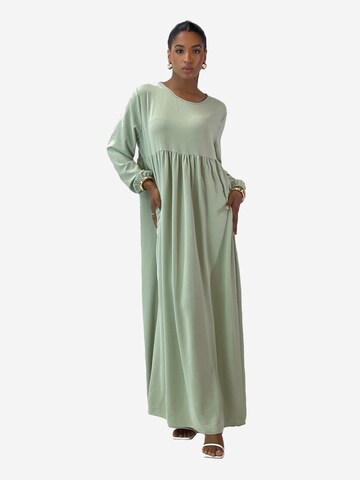 Elara Abaya in Grün: Vorderseite