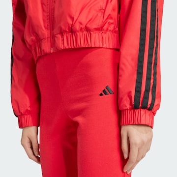 ADIDAS SPORTSWEAR - Chaqueta deportiva 'Essentials' en rojo