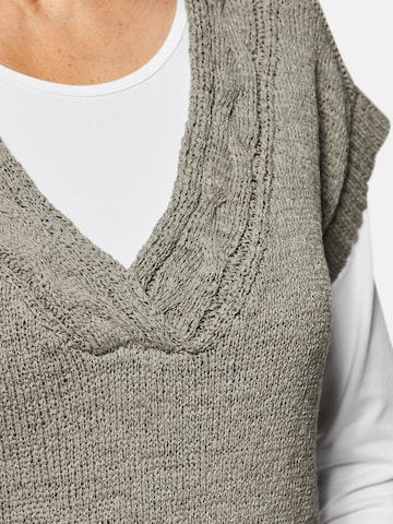 Goldner Strickweste in Grün