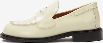 Kazar Studio Classic Flats in Beige: front