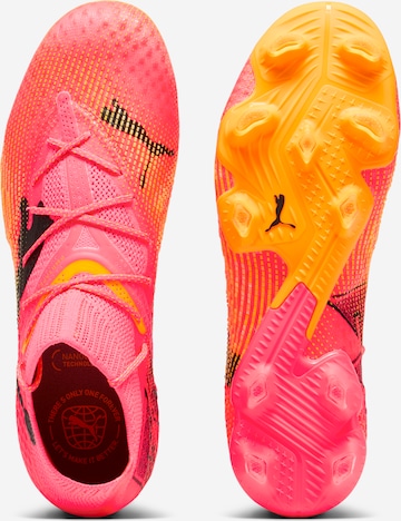 Chaussure de foot 'FUTURE 7 ULTIMATE' PUMA en rose