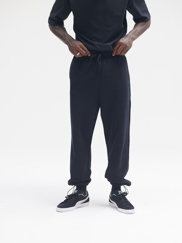 Loosefit Pantalon 'Milo' Sinned x ABOUT YOU en noir : devant