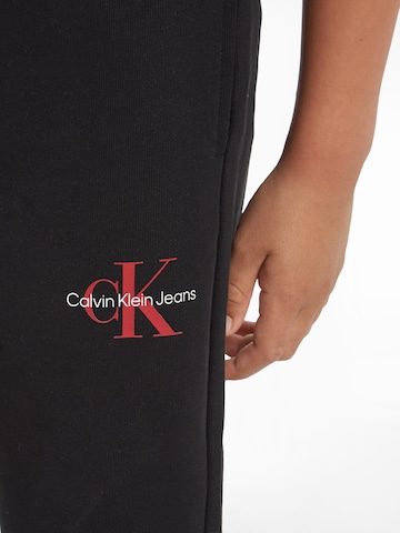 Calvin Klein JeansTapered Hlače - crna boja