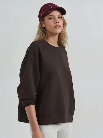 Busem - Sweatshirt em castanho