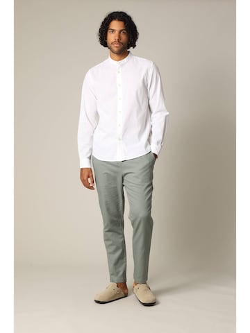 Coupe regular Chemise 'Smithy' Deeluxe en blanc