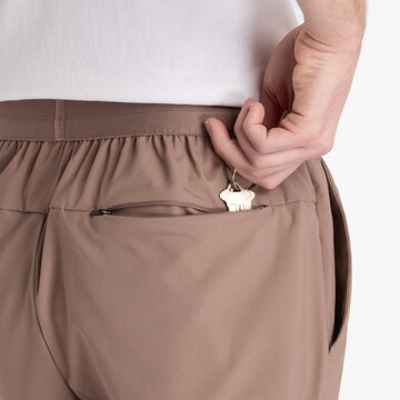 new balance Tapered Broek in Bruin