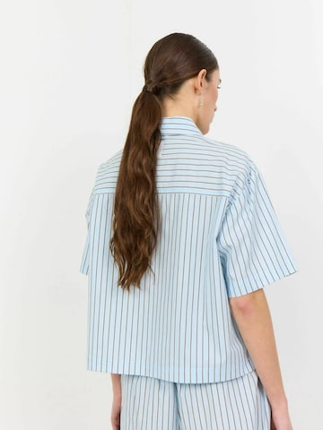 Camicia da donna ' LAUREN ' di Levete Room in blu