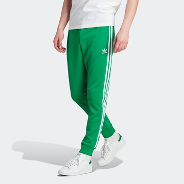 žalia ADIDAS ORIGINALS Siaurėjantis Kelnės 'Adicolor Classics Sst': priekis