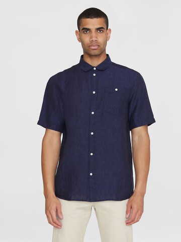 KnowledgeCotton Apparel Regular fit Button Up Shirt in Blue: front