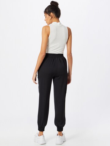 River Island Tapered Παντελόνι σε μαύρο