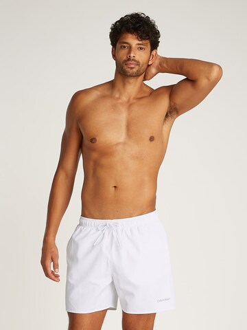Calvin Klein Swimwear Badeshorts i rød: forside