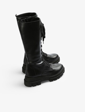Scalpers Bootsit 'Olivia' värissä musta