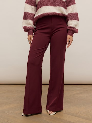 noar studios Regular Pleat-front trousers 'Straight Leg Pants' in Red: front