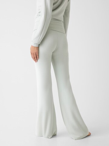 GUESS Flared Hose in Grün