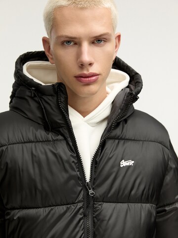 Pull&Bear Zimní bunda – černá