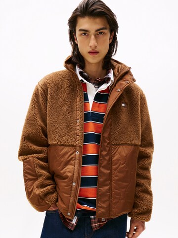 Veste mi-saison 'ESSENTL' Tommy Jeans en marron : devant