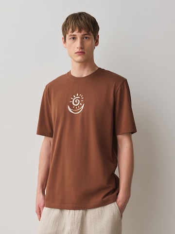 T-Shirt Next en marron