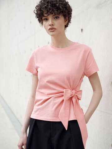 I want the moon Shirt 'ELEVATE_ Zoe' in Orange
