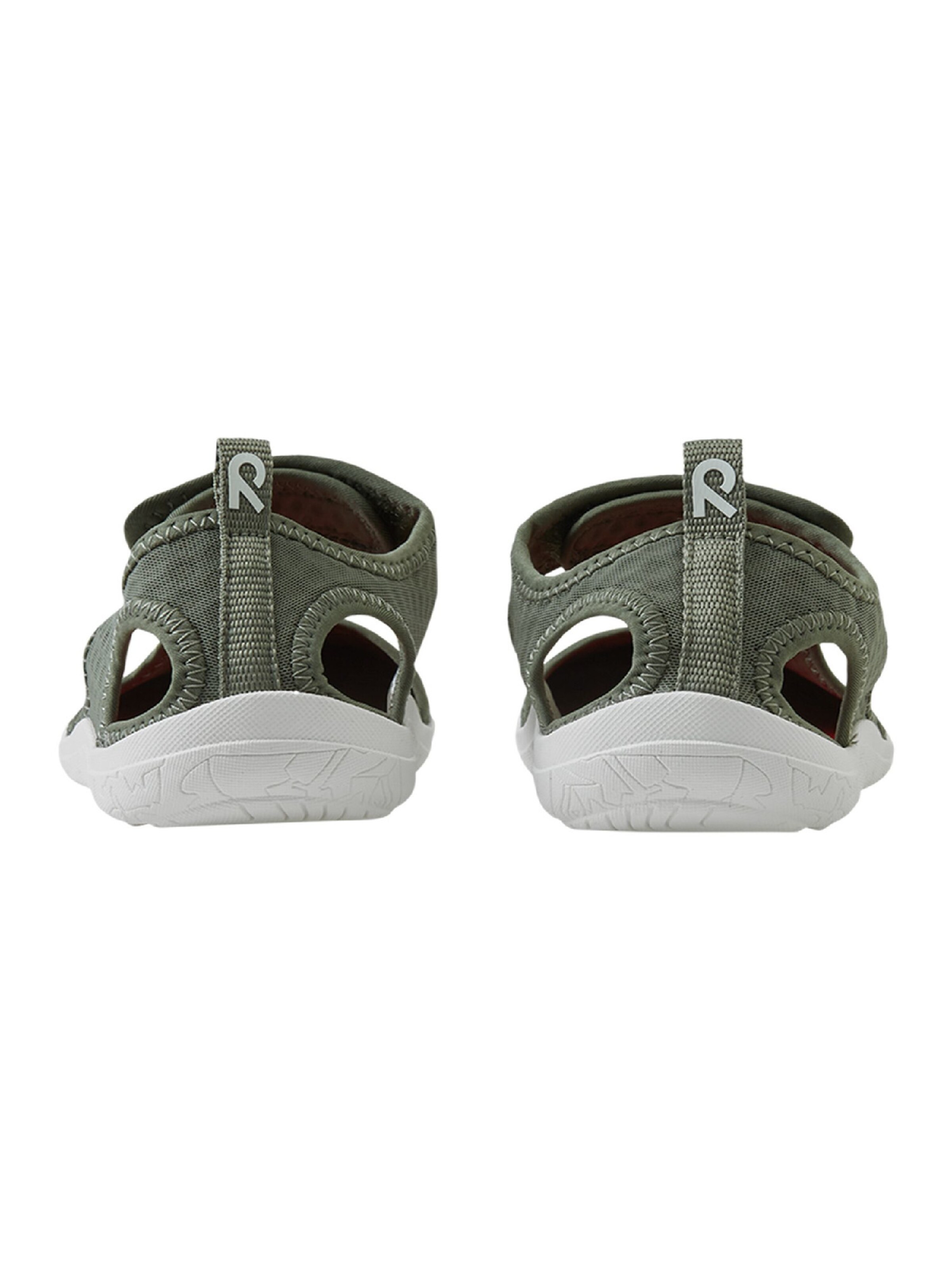 Chaussures ouvertes Reima en vert