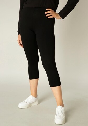 BASE LEVEL CURVY Skinny Leggings in Black: front