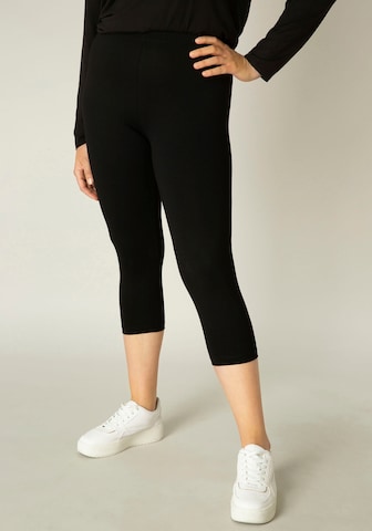 BASE LEVEL CURVY Skinny Leggings in Schwarz: predná strana