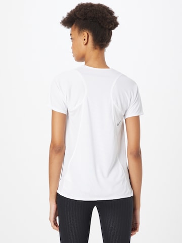 T-shirt fonctionnel 'Race' NIKE en blanc