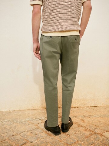 Next - Tapered Calças com pregas em verde