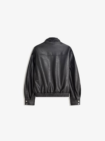 Geacă de primăvară-toamnă de la Bershka pe negru