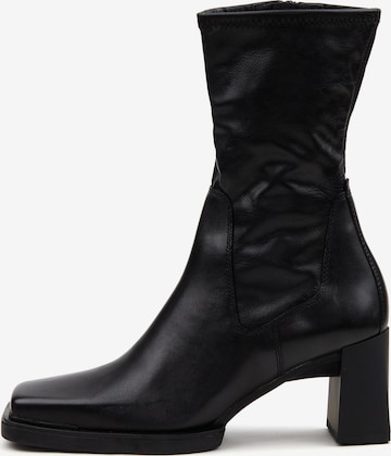 VAGABOND SHOEMAKERS حذاء للكاحل 'EDWINA' بلون أسود: الأمام