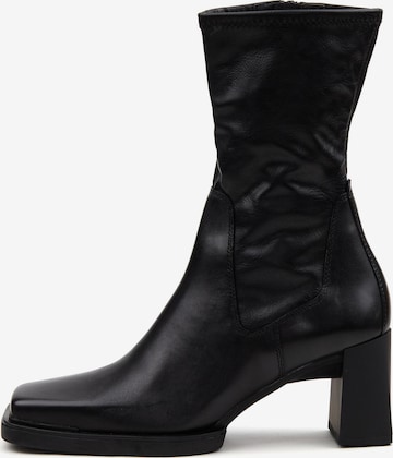 Bottines 'EDWINA' VAGABOND SHOEMAKERS en noir : devant