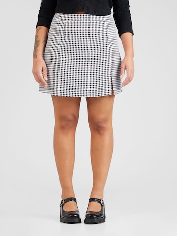 PIECES Curve Skirt in White: front