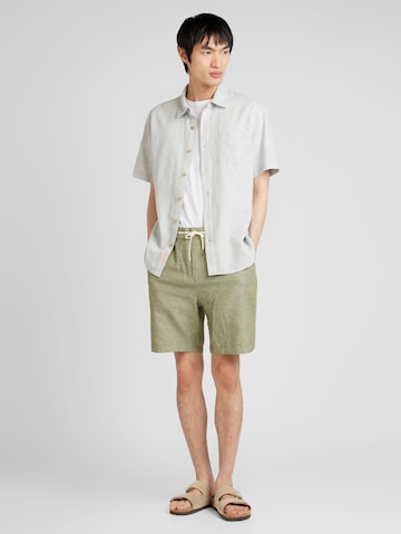 Revolution - Ajuste regular Camisa en gris