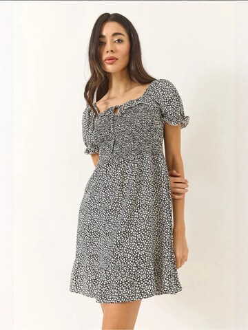 Abito di Bianco Lucci in nero: frontale