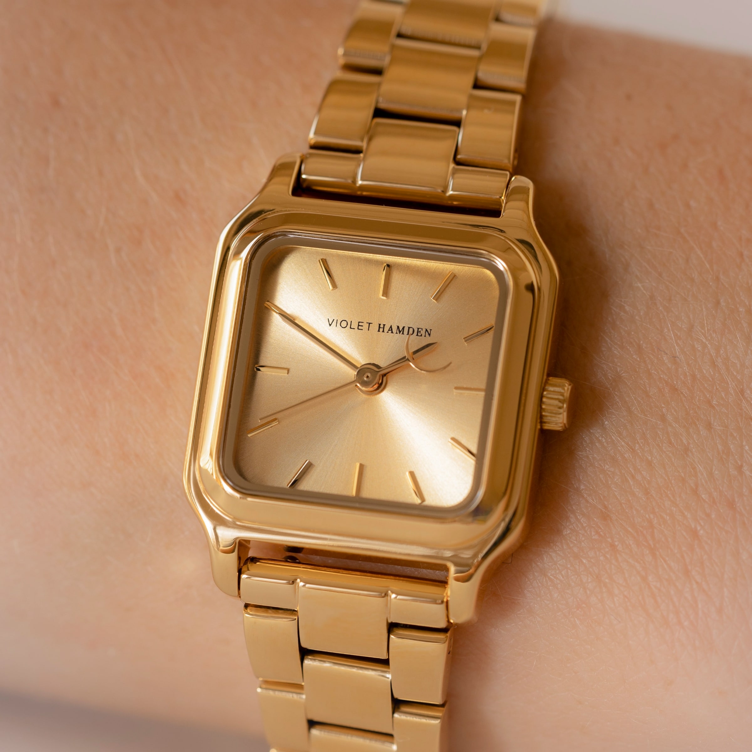 Violet Hamden Analog Watch in Gold