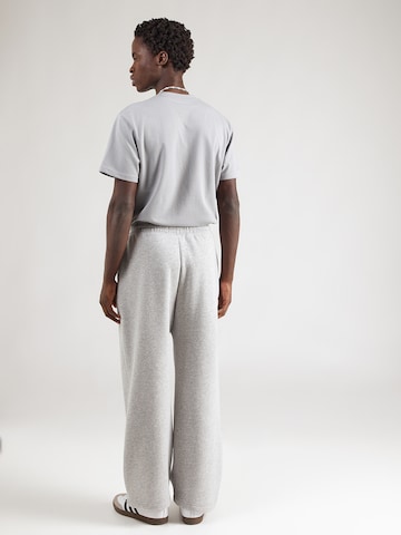 HOLLISTER Voľný strih Nohavice - Sivá