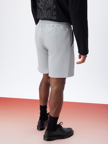 ABOUT YOU x Kingsley Coman Loosefit Shorts 'Nathan' in Grau