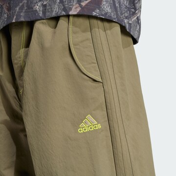 Baggy Pantaloni di ADIDAS ORIGINALS in verde