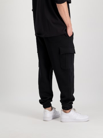 Tapered Pantaloni cargo di ALPHA INDUSTRIES in nero