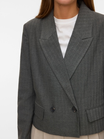 VERO MODA Blazer 'VMHaya' i grå