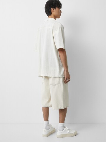 Pull&Bear Comfort Fit Риза в бяло